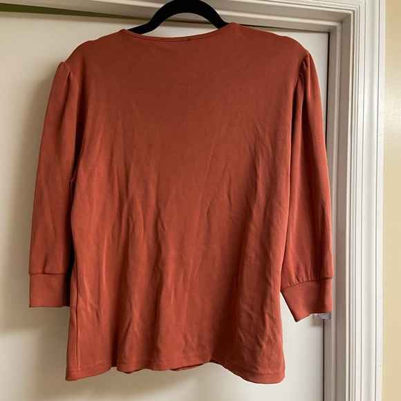 Monn Top - Picture 2 of 6